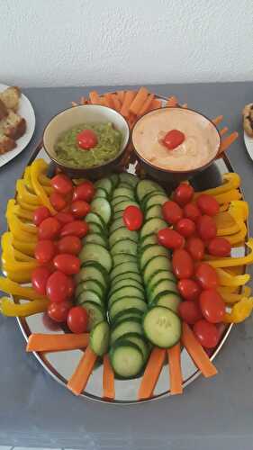 Hibou de crudités accompagné de ces 2 sauces