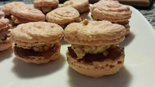 Macarons au foie gras et confit d’oignon