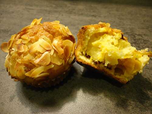 Muffins au prunes jaunes, amandes effilées et chocolat blanc