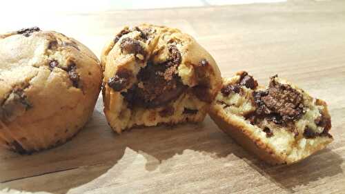 Muffins aux pépites de chocolat avec une surprise chocolatée