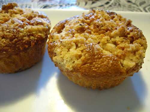 Muffins aux prunes et cannelle avec un crumble noisette