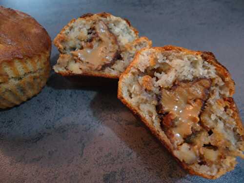 Muffins banane-noix avec un cœur de spéculoos