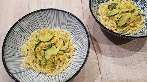 Pâtes au curry de surimi et courgettes