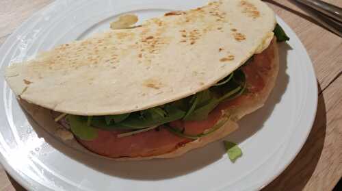 Piadina au jambon et parmesan