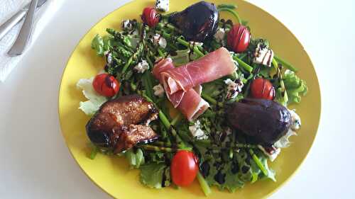 Salade de figues, asperges sauvages et roquefort