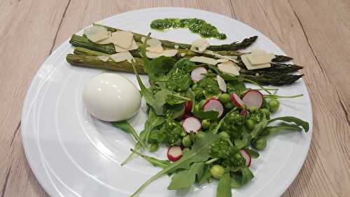 Salade printanière et son oeuf mollet