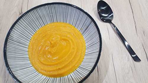 Soupe de carottes et patates douces au lait de coco