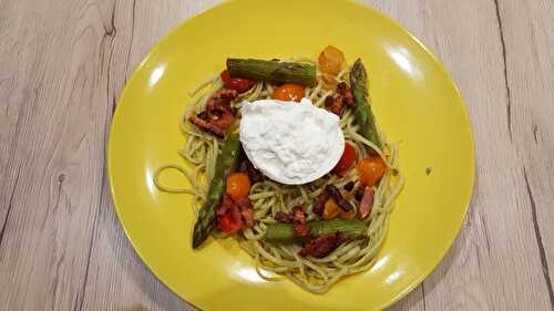 Spaghettis au Pesto, asperges et burrata