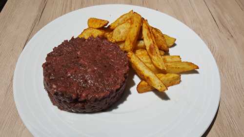 Tartare de bœuf à l’ail noir