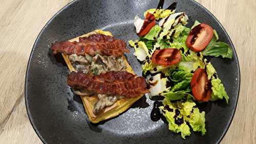 Gaufres à la butternut, sauce champignons gorgonzola et bacon