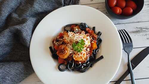 Spaghettis noirs à la crevette et tomates