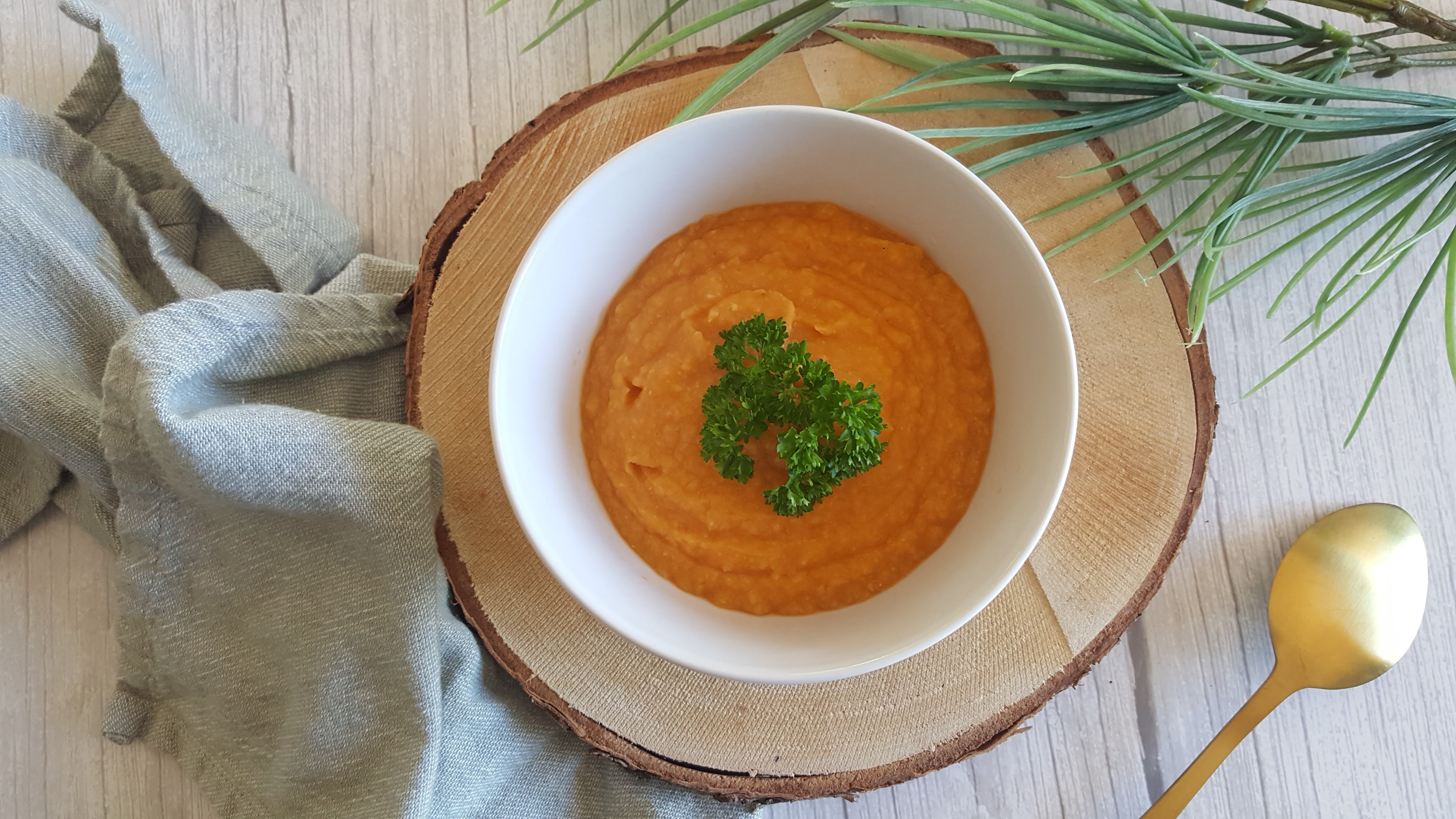 Soupe au chou-fleur, patate douce et pois chiche