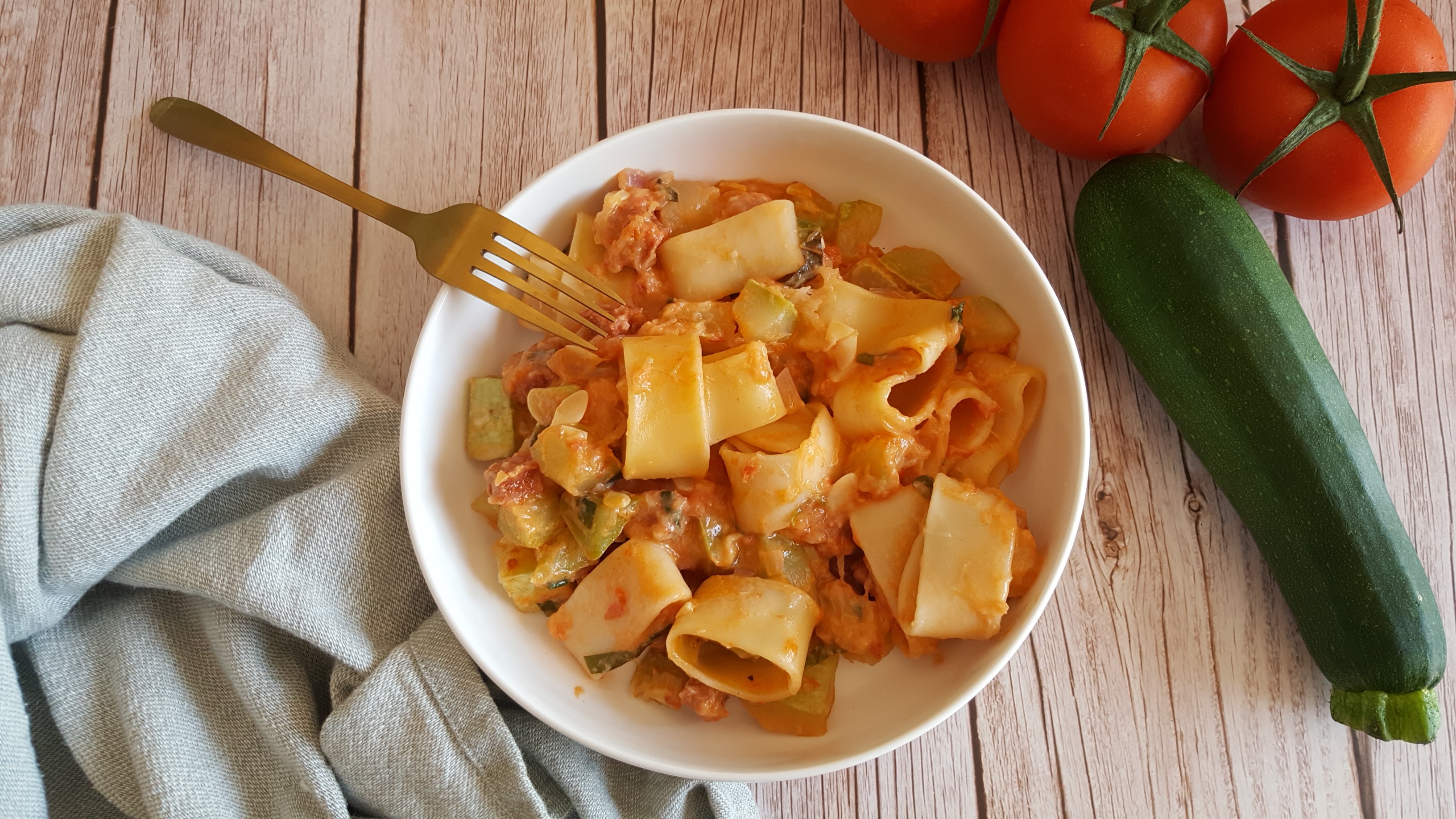 Pâtes à la sauce onctueuse au chorizo, courgettes et parmesan