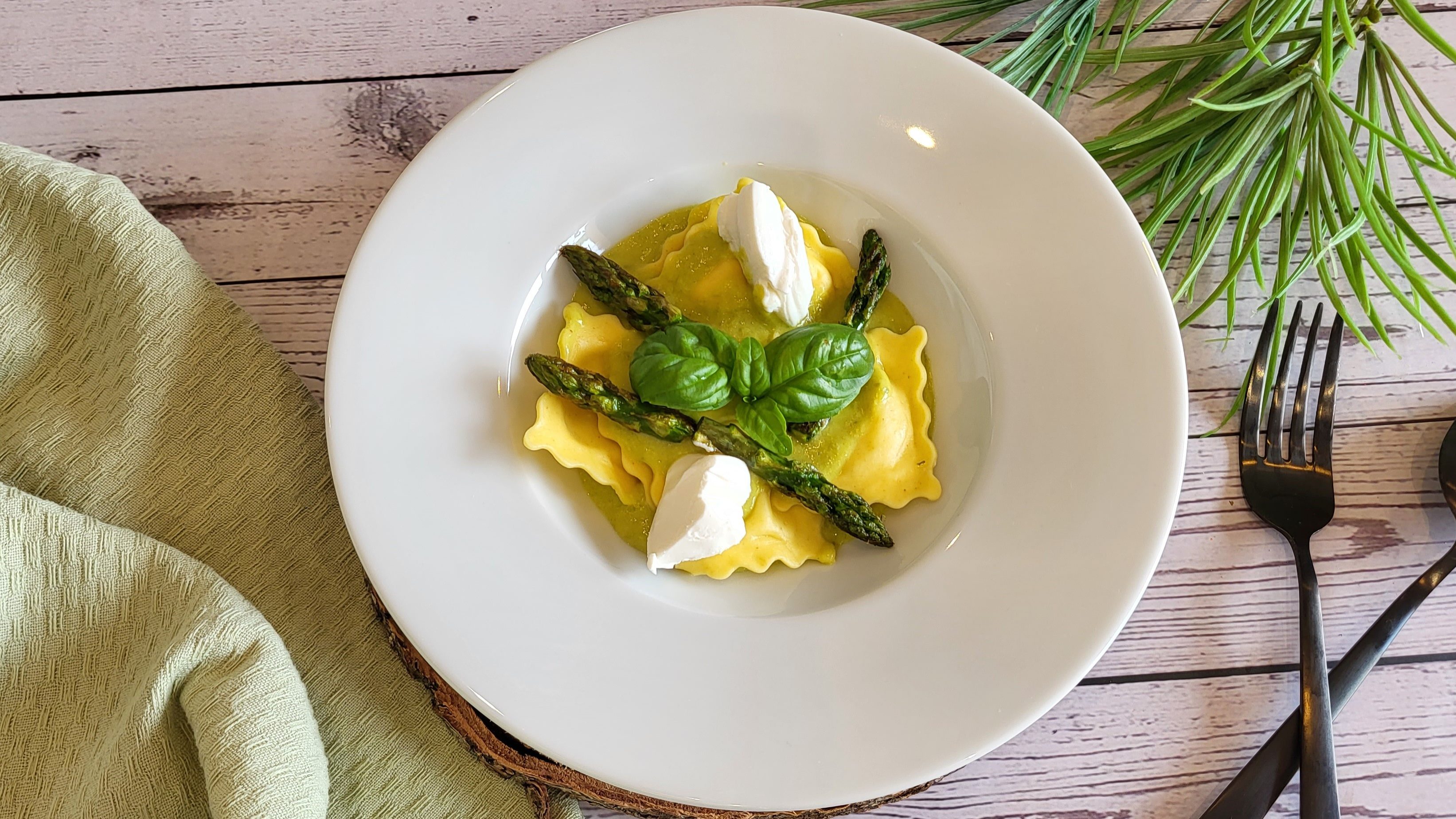 Raviolis à la crème d’asperges et basilic