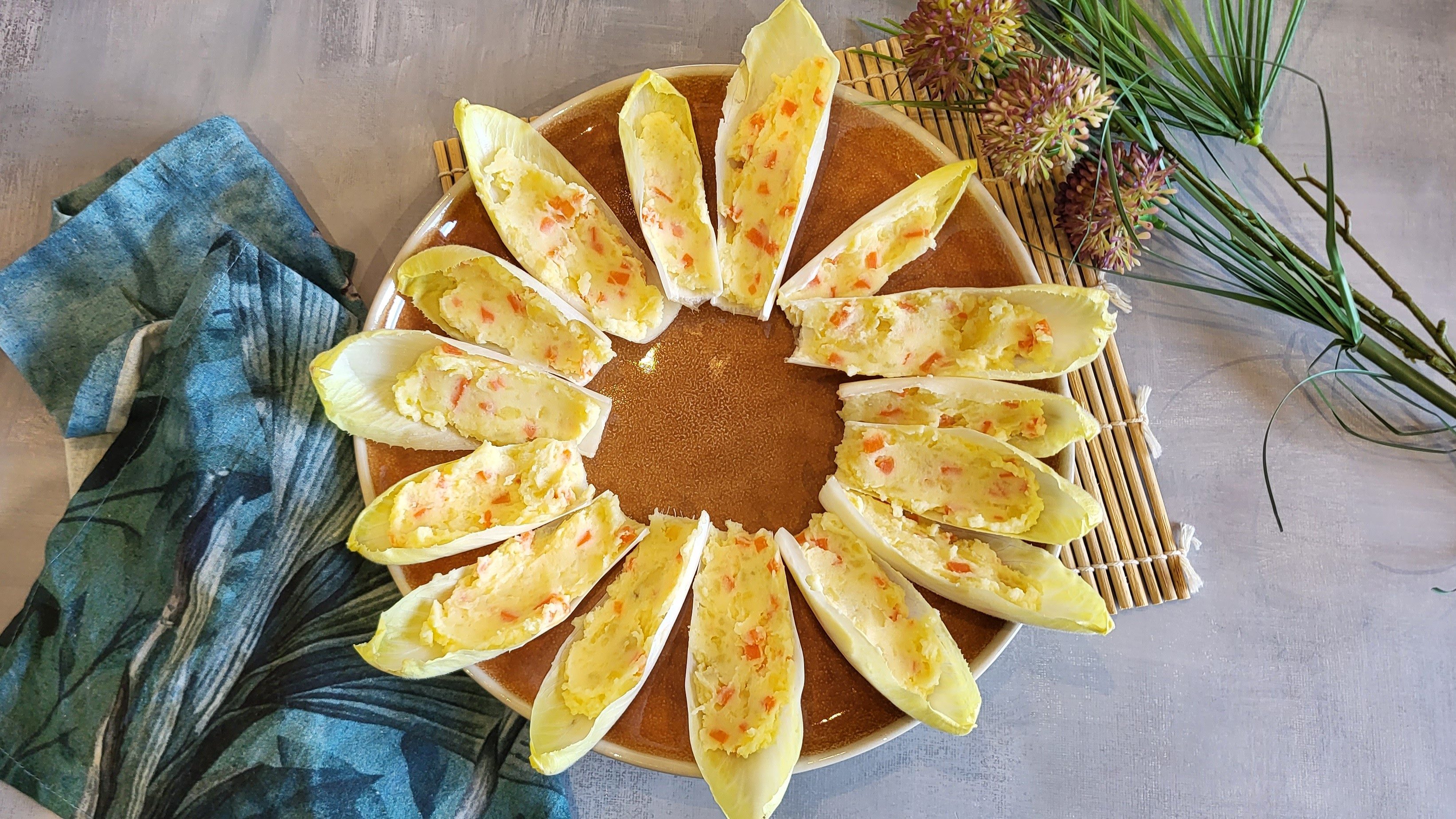 Barquettes d’endives à la salade japonaise