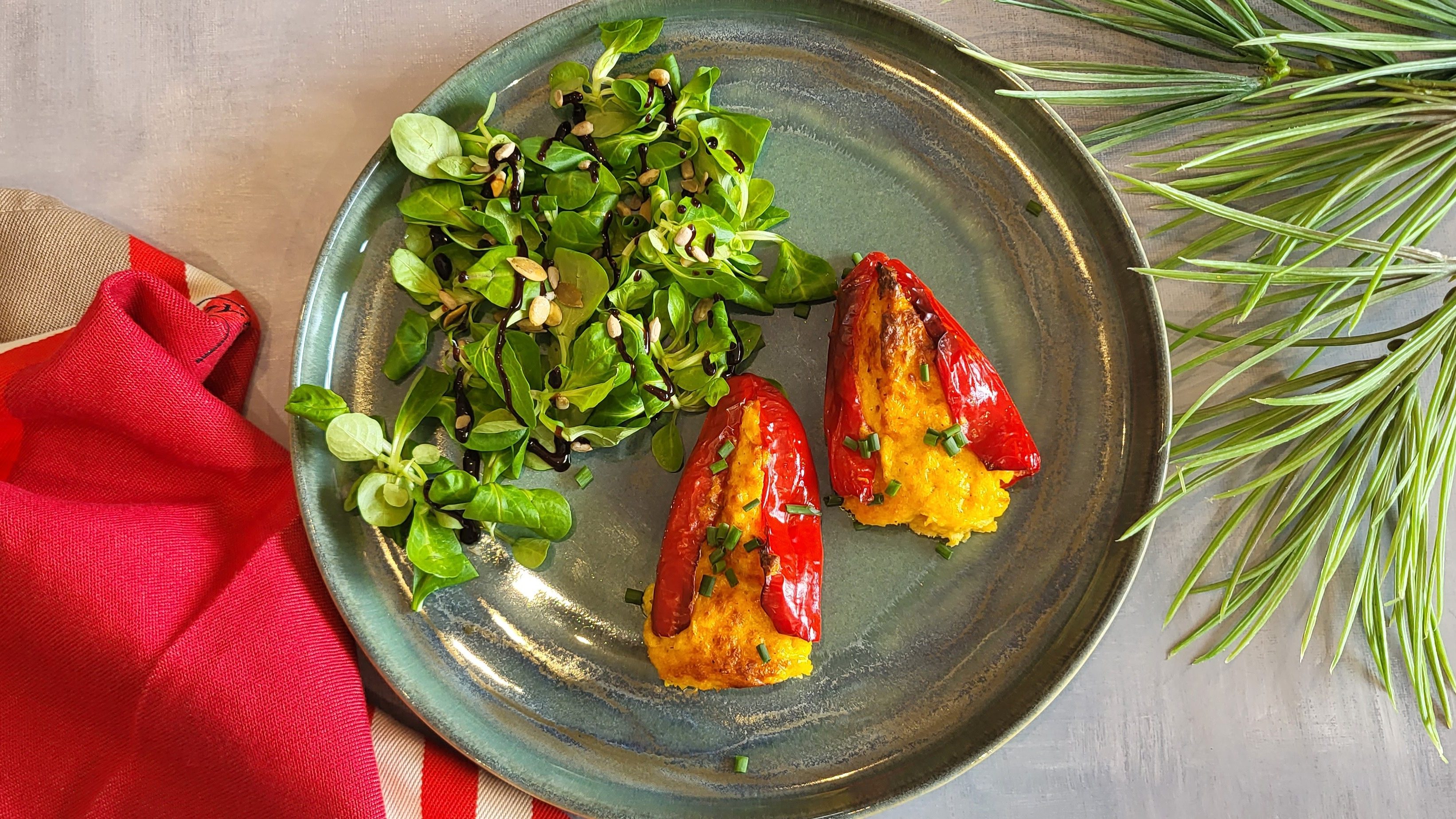 Poivrons rouges pointus farcis de polenta de Yotam Ottolenghi