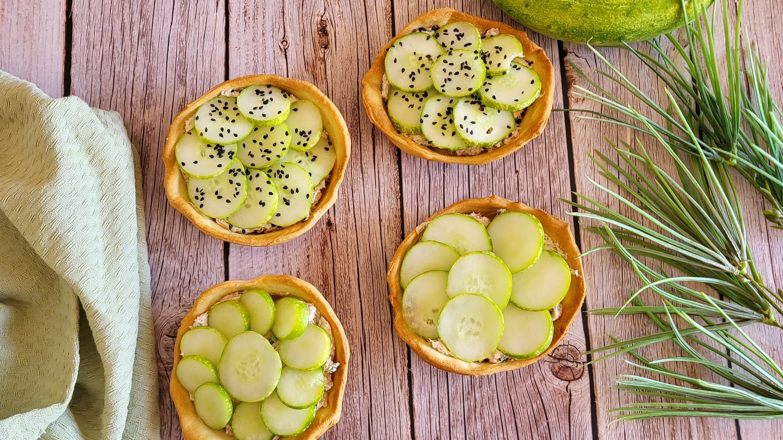 Tartelettes au concombre, thon et fromage frais