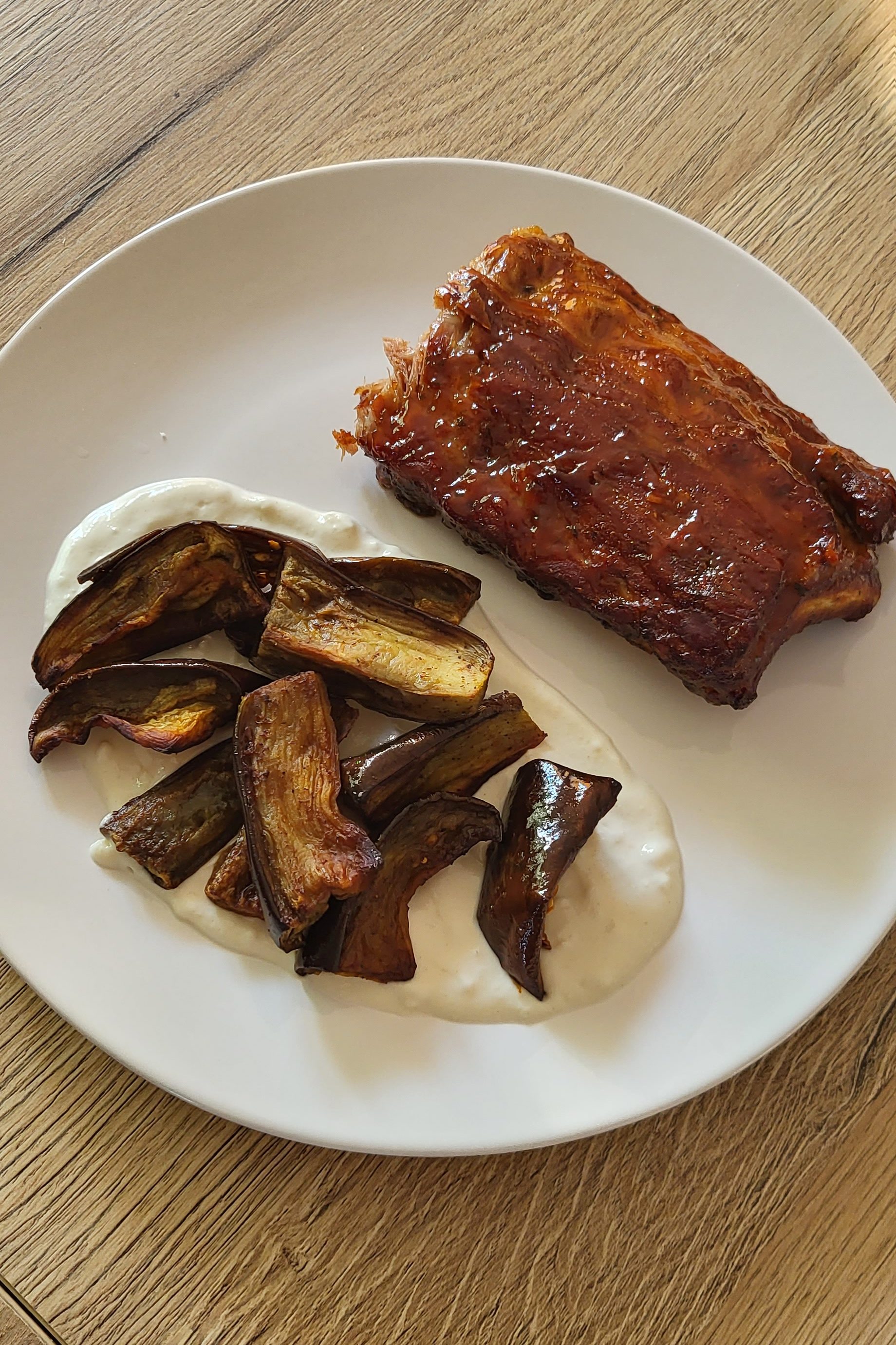 Aubergines grillées au miso, sauce tahini