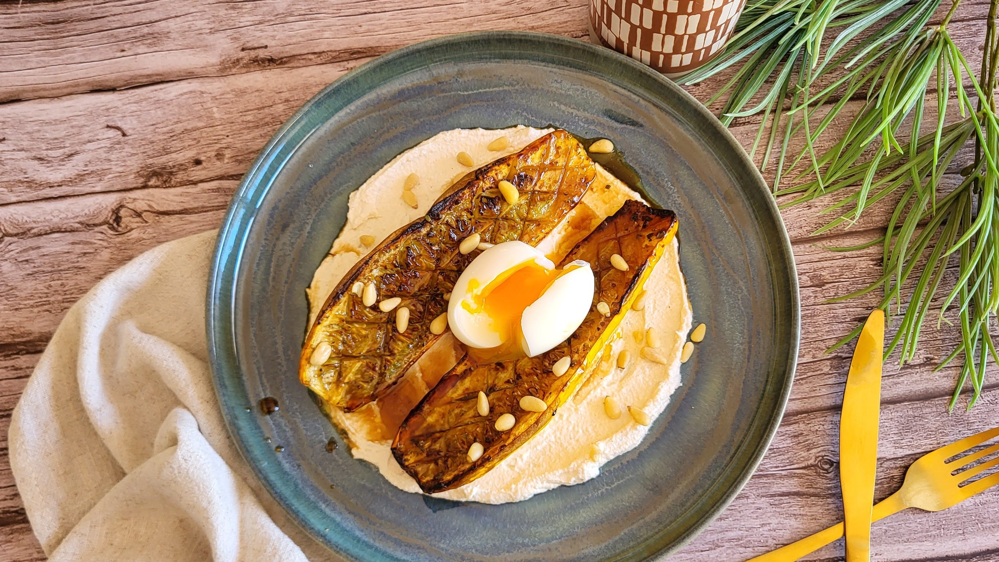 Courgette rôtie, œuf mollet et sauce cottage cheese