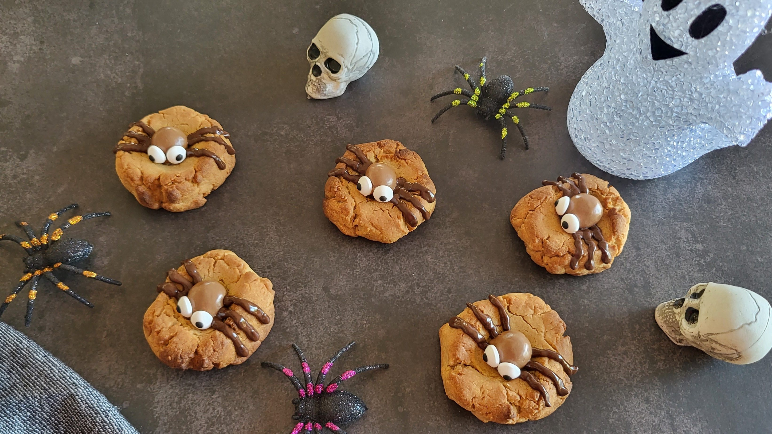 Biscuits araignées d’Halloween – trop mignons pour faire peur !
