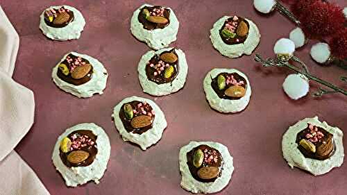 Macarons aux amandes, chocolat et fruits secs