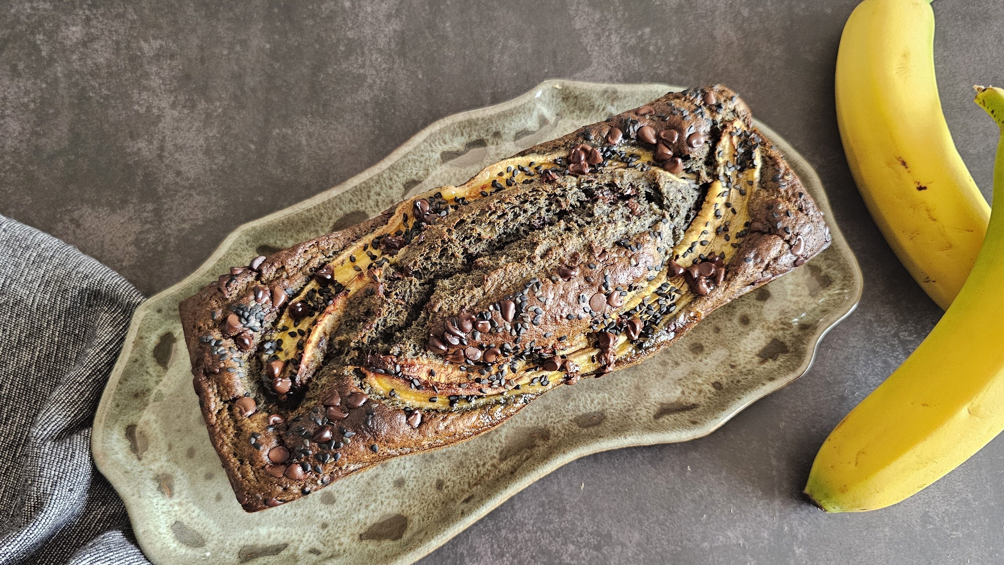 Bananabread au sésame noir