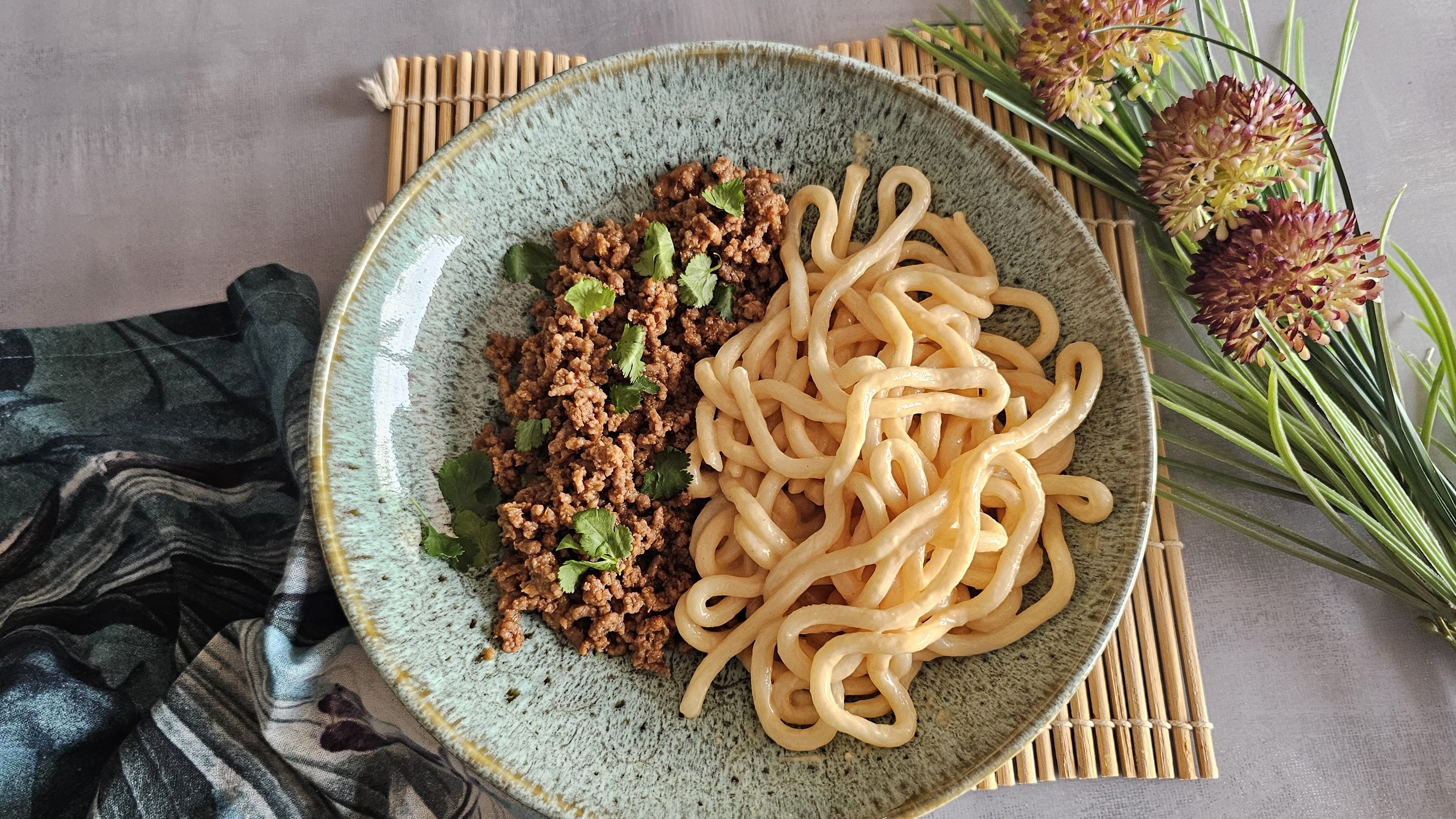 Udon sauce miso-cacahuète & bœuf