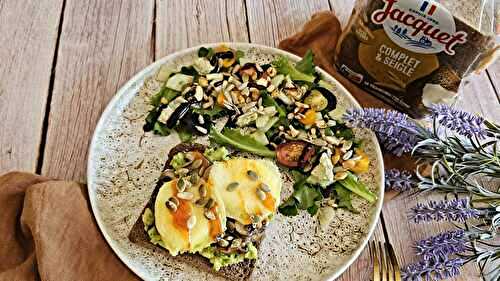 Toast avocat oeuf au fromage