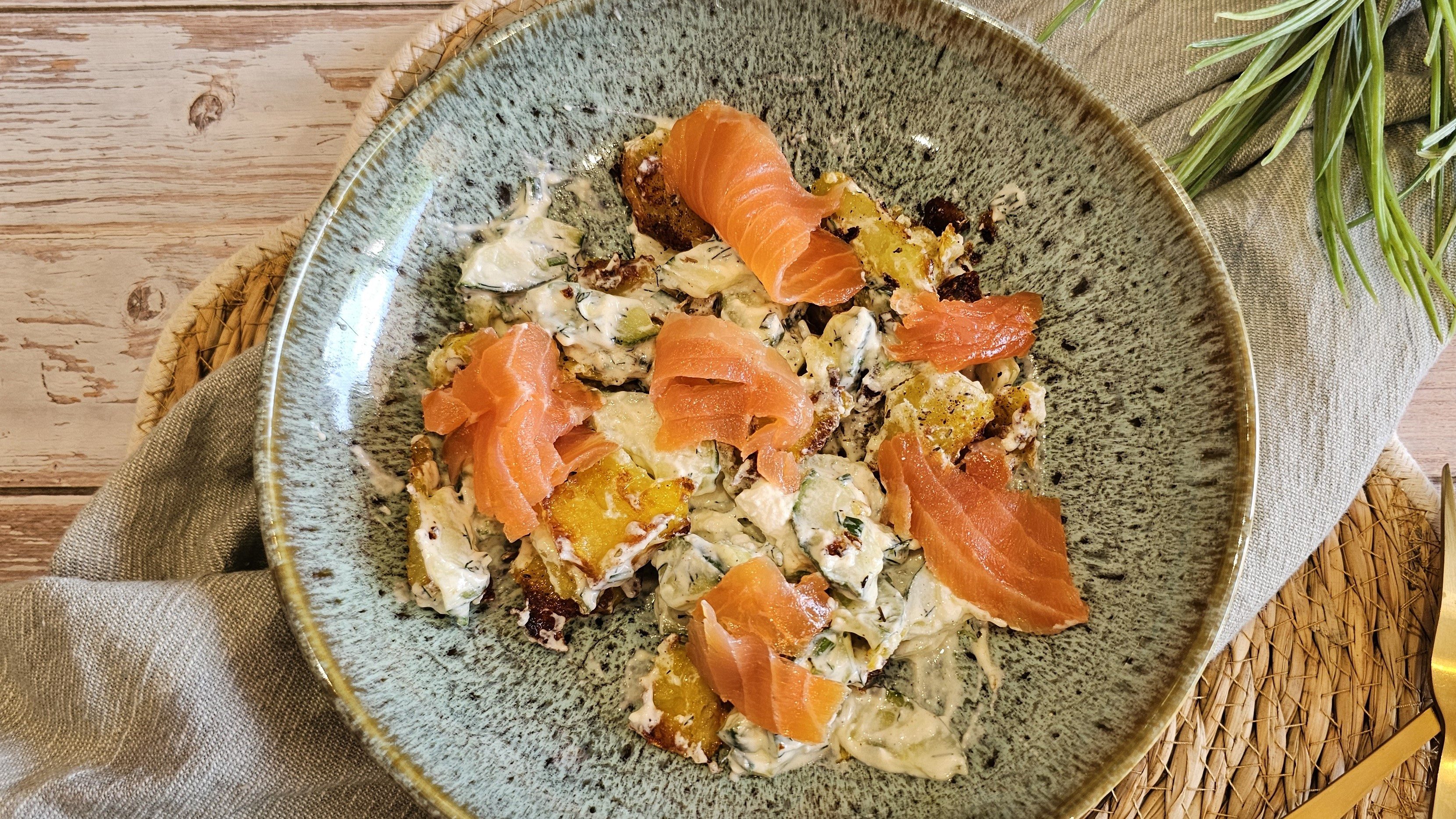 Salade de pommes de terre crispy au concombre