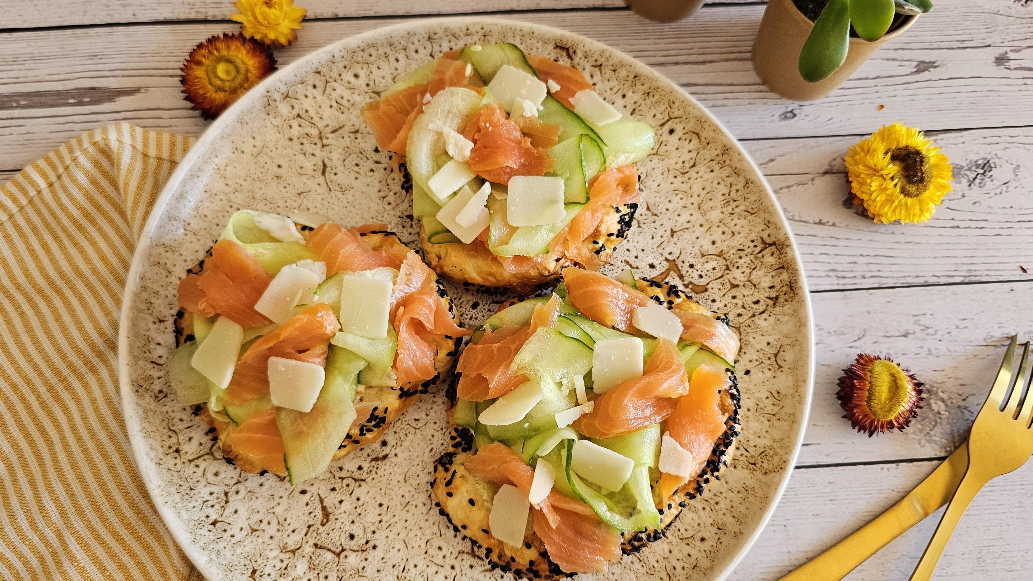 Tartelettes fraîches concombre et saumon fumé