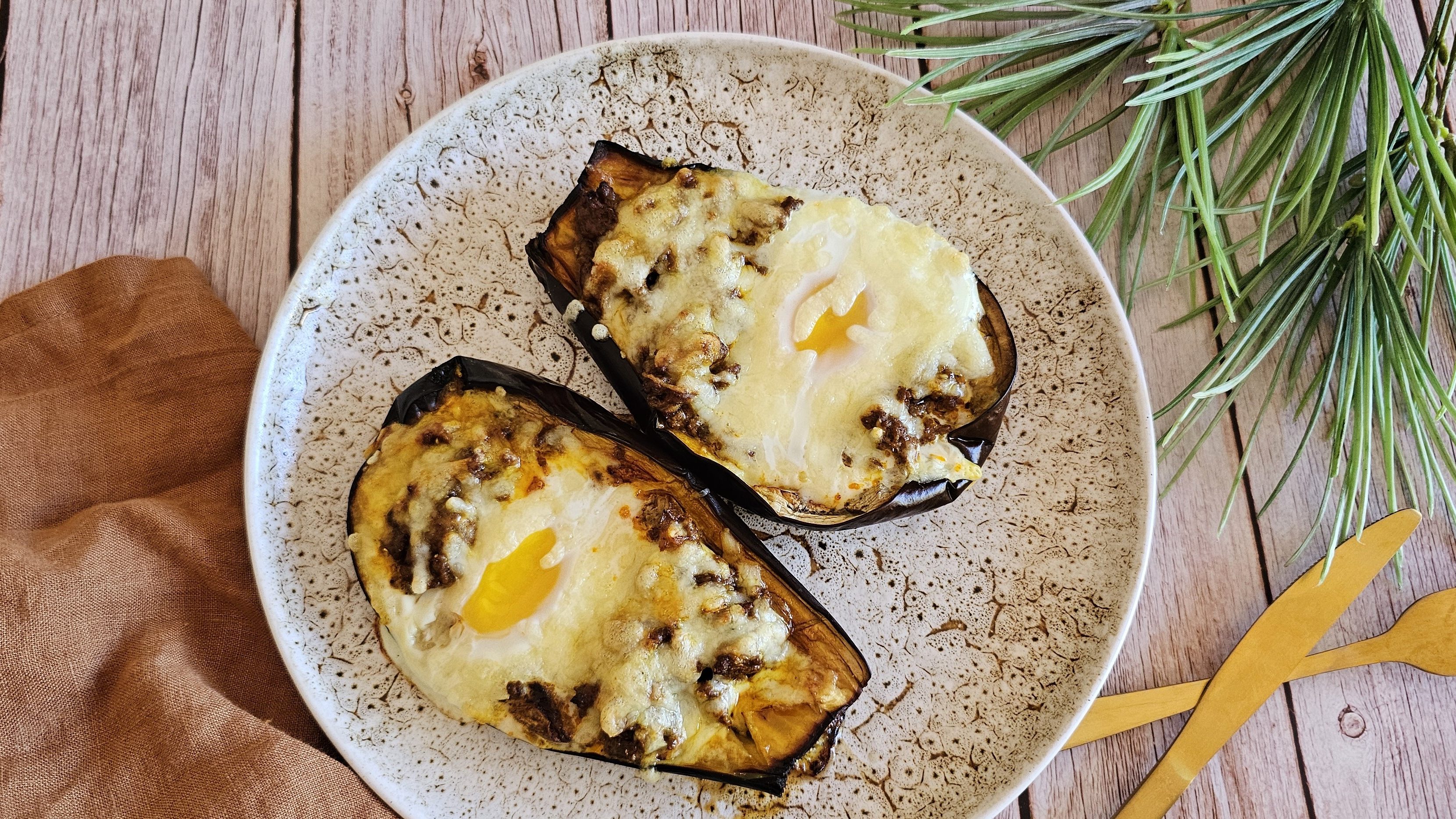 Aubergine farcie à l’œuf coulant
