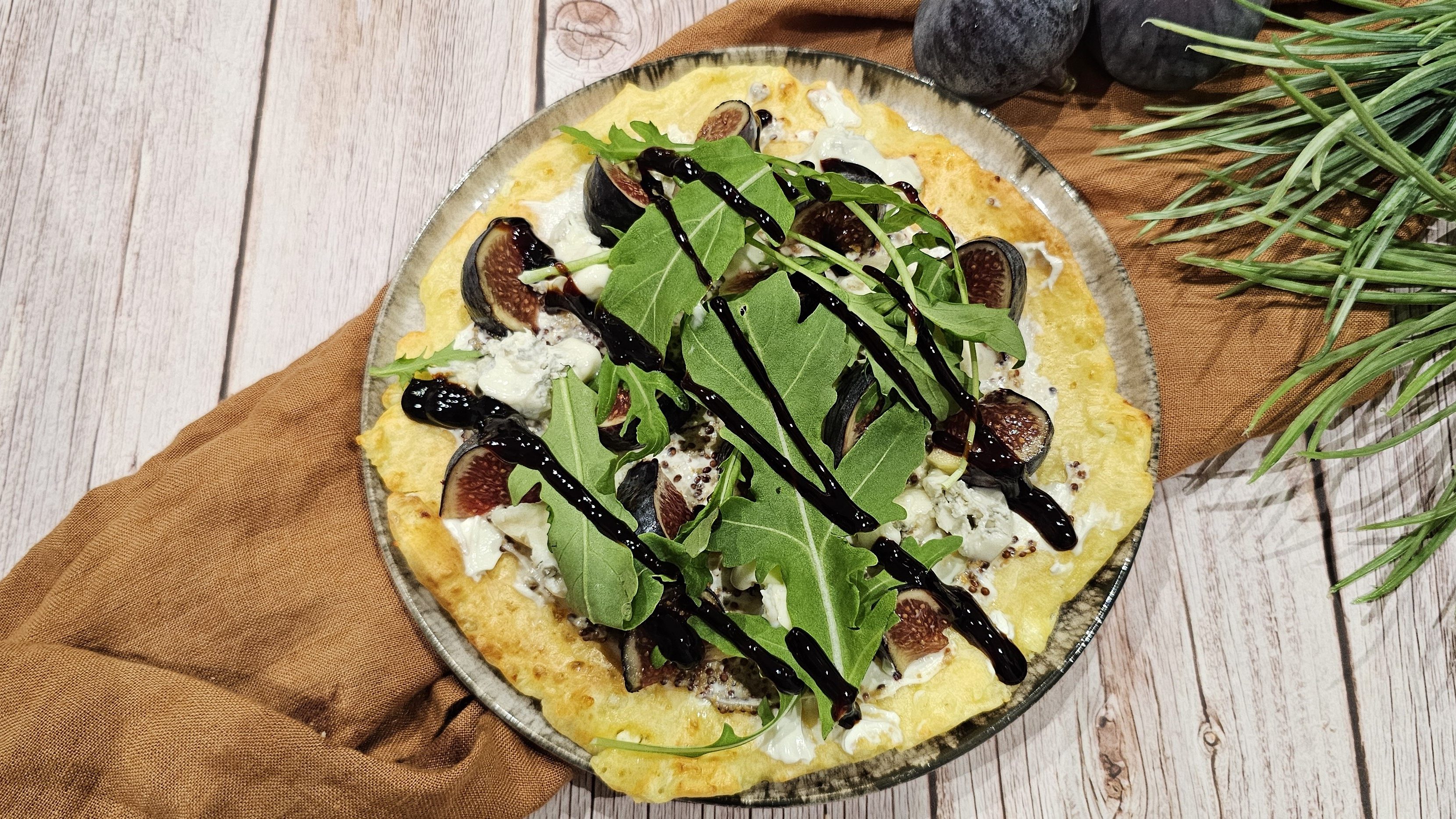 Pizza au cottage cheese automnale