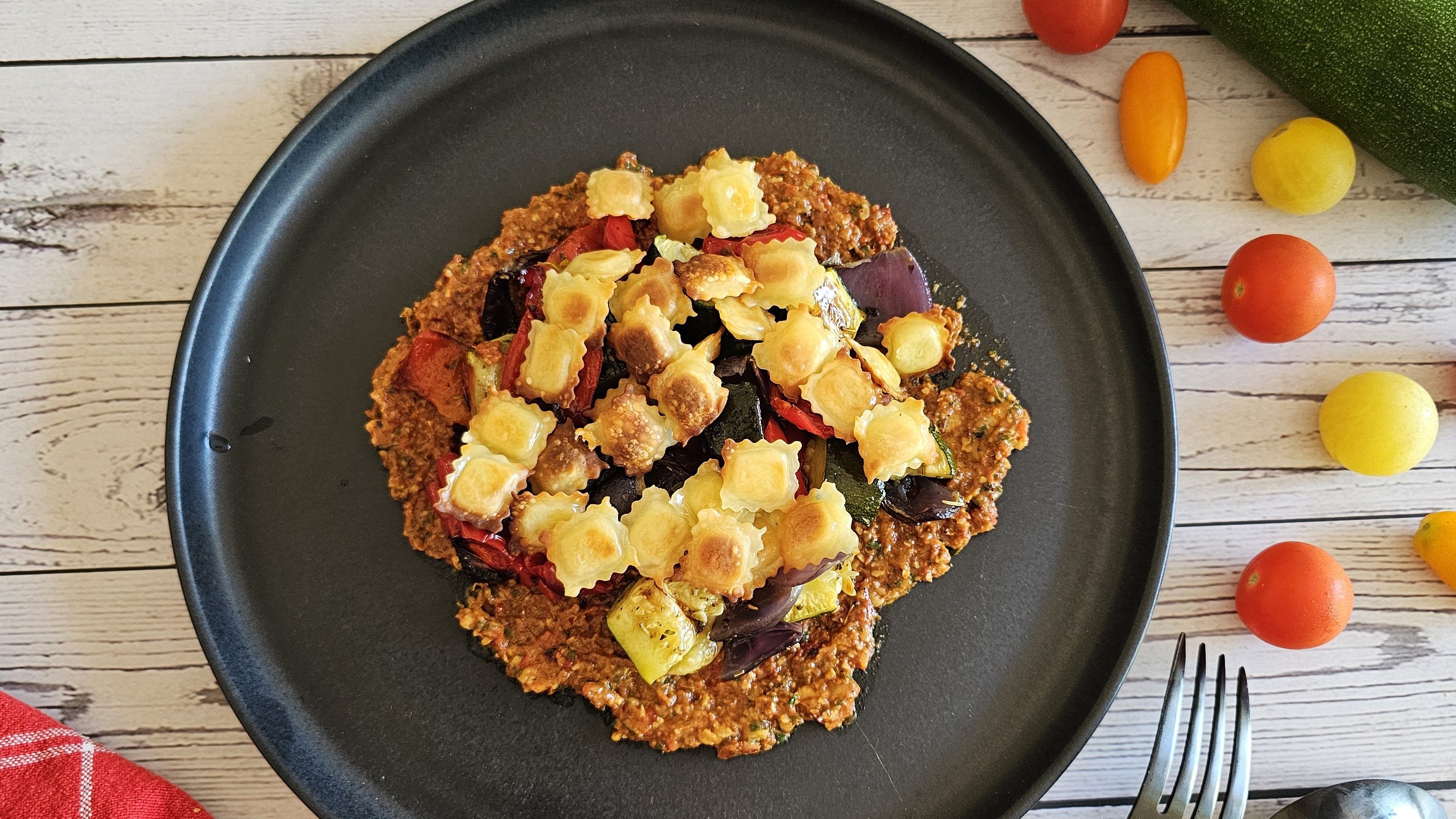 Ravioles croustillantes, légumes grillés & crème de poivron