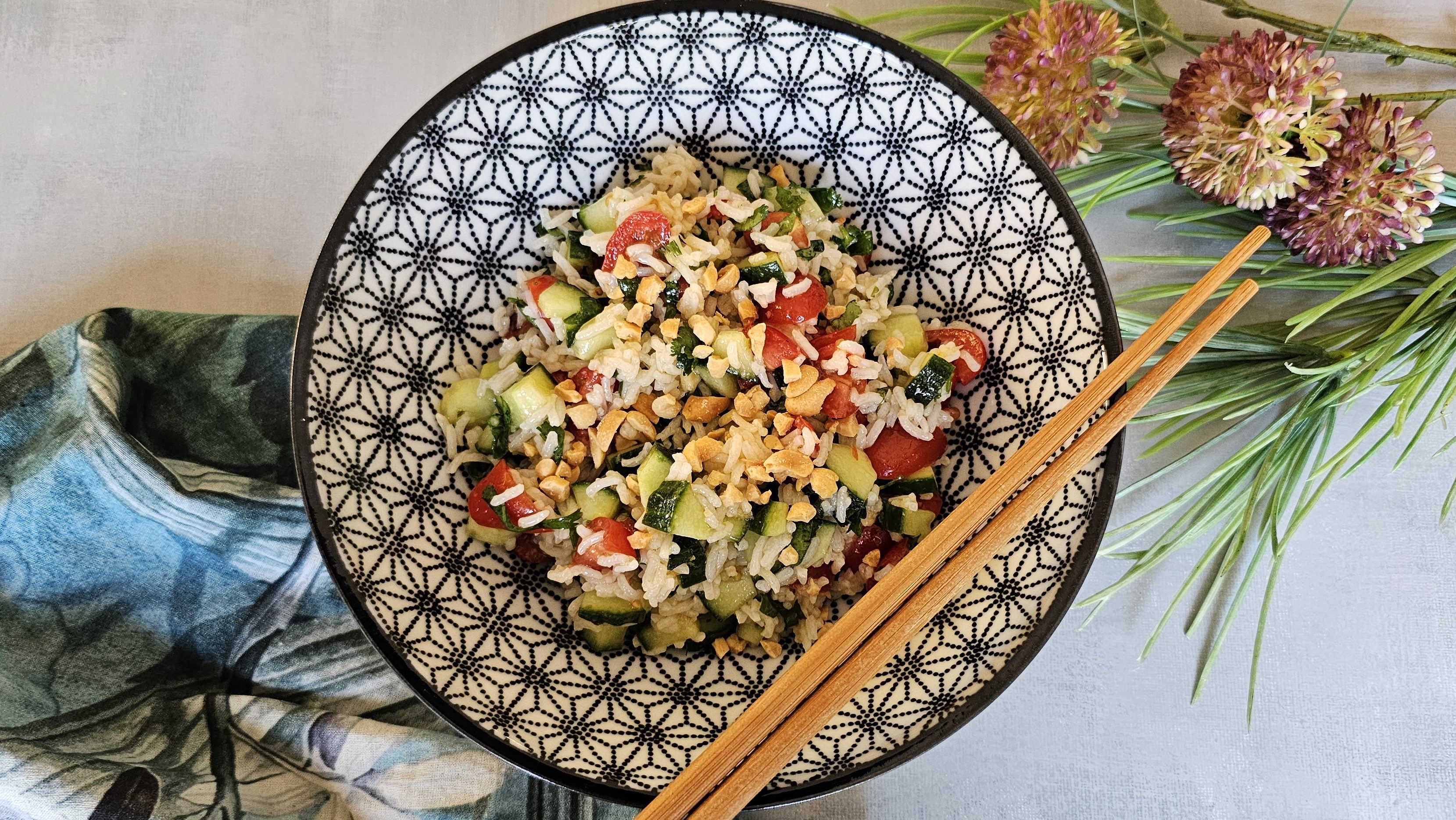 Salade de riz aux saveurs asiatiques