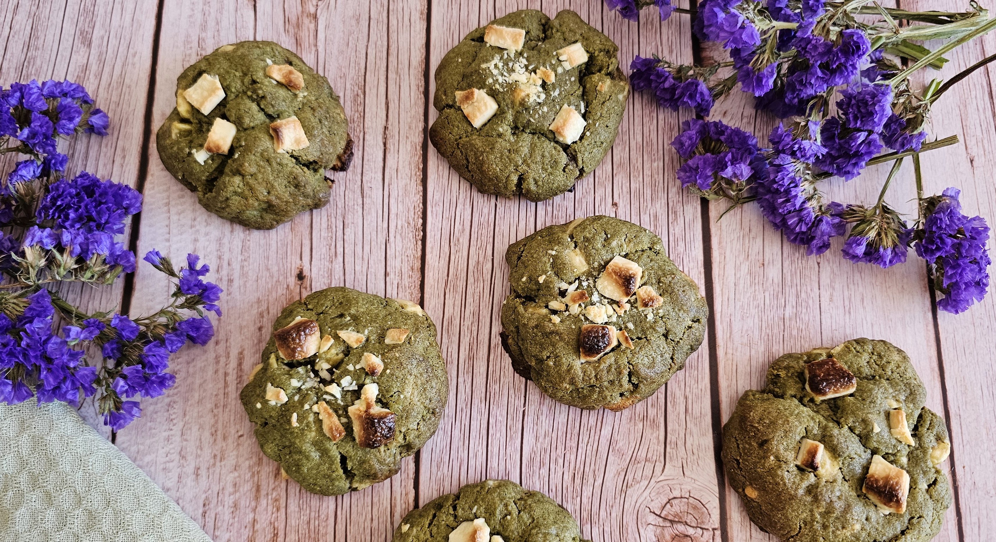 Cookies matcha avec son coeur fruits rouges