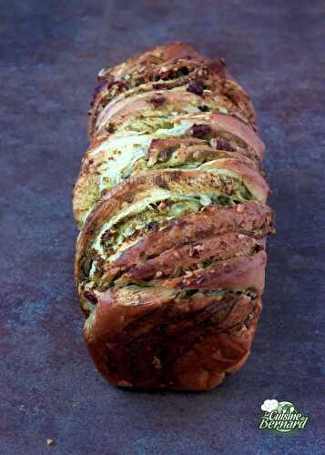 Babka salé au pesto basilic et noix de pécan