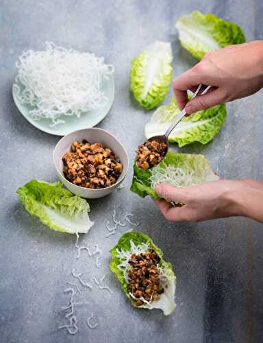 Bouchées au porc et châtaignes d’eau dans une feuille de sucrine