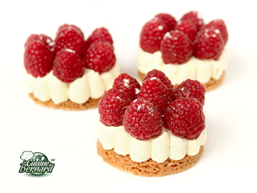 Bouchées Tartelettes aux Framboises et Crème Fouettée Chocolat Blanc Citron Vert