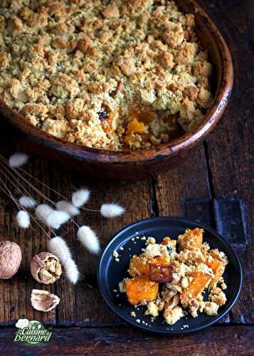 Crumble salé de courge butternut, bleu et noix