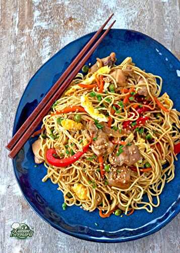 Nouilles sautées au poulet et aux légumes