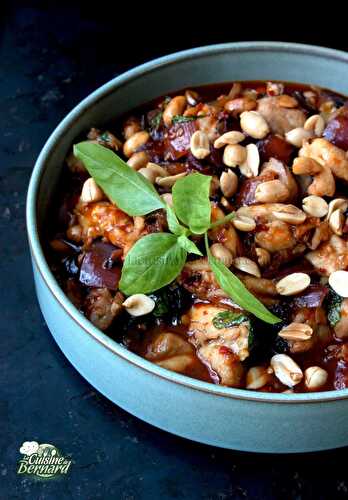 Poulet au piment, basilic thaï et cacahuètes