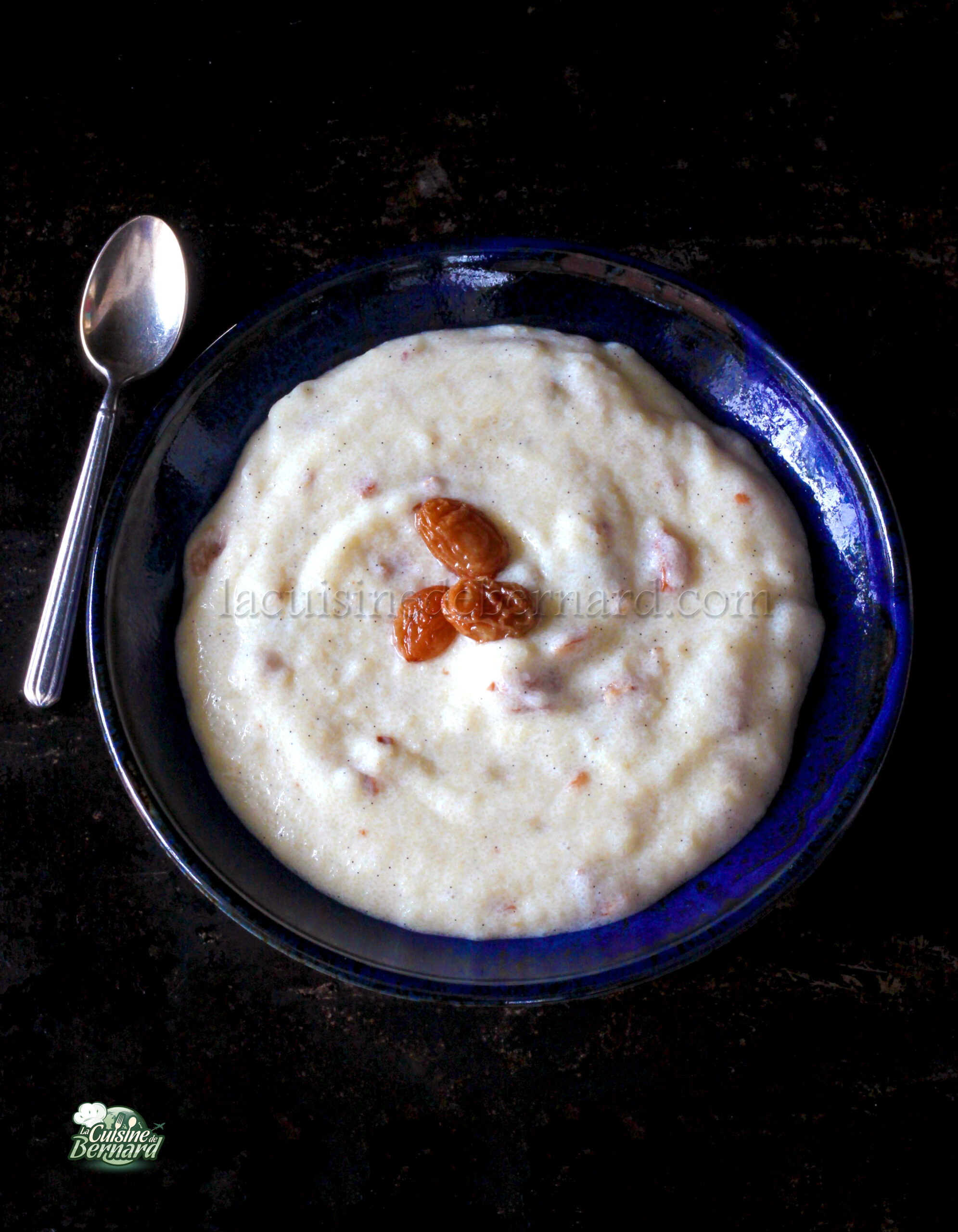 Semoule au lait, raisins au rhum