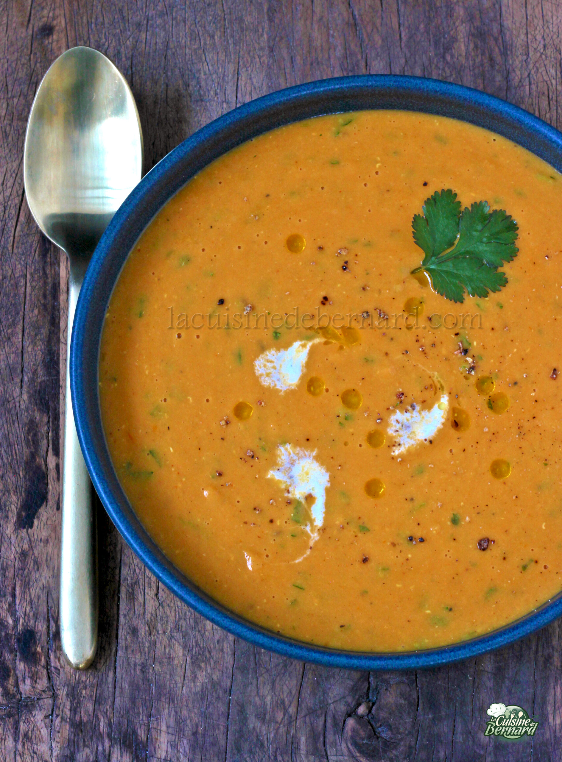 Soupe lentilles corail, tomates et lait de coco