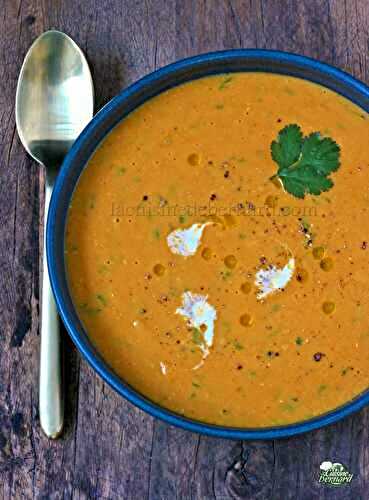 Soupe lentilles corail, tomates et lait de coco