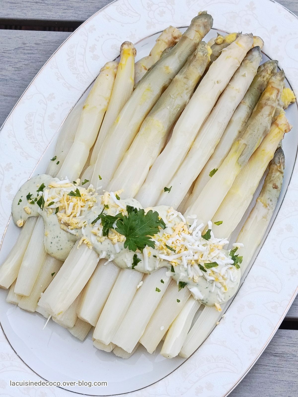 Asperges sauce citronnée à l'œuf et au fromage blanc - 🥗 La Cuisine de Coco 🍜
