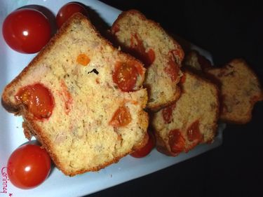 Cake au thon et aux tomates cerises - 🥗 La Cuisine de Coco 🍜