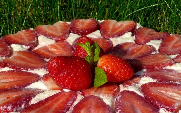 Fraisier à la mousse de mascarpone et meringue - 🥗 La Cuisine de Coco 🍜