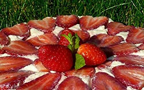 Fraisier à la mousse de mascarpone et meringue - 🥗 La Cuisine de Coco 🍜