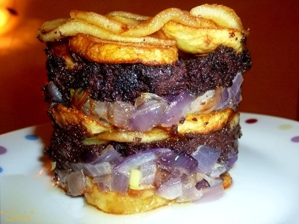 Millefeuille de boudin à la crème, aux oignons rouges et aux 2 pommes - 🥗 La Cuisine de Coco 🍜