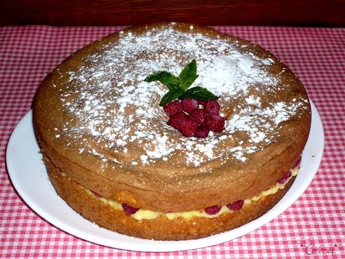 Mon Fournil : Génoise fourrée à la crème pâtissière et aux framboises - 🥗 La Cuisine de Coco 🍜
